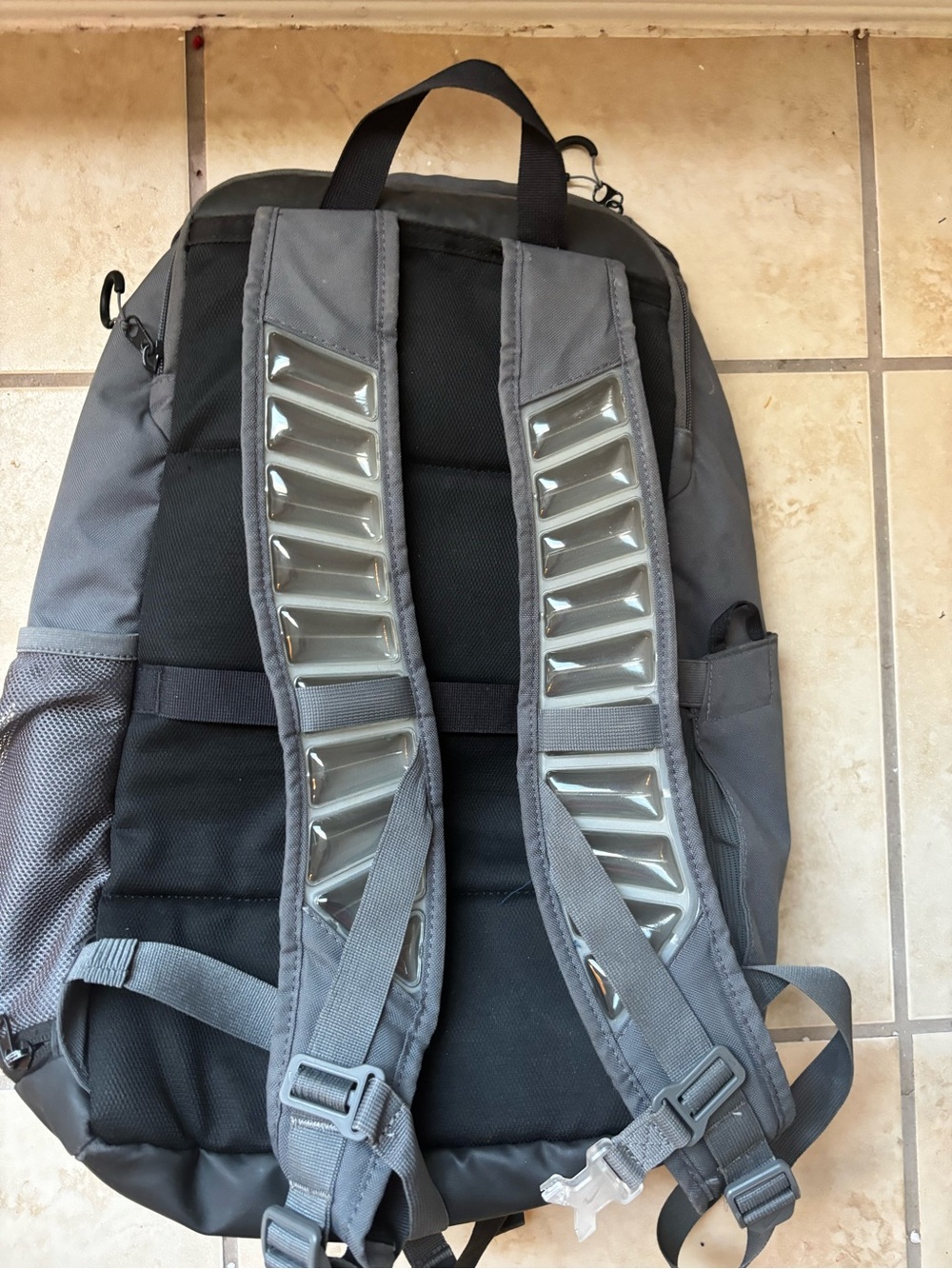 Nike Elite 3.0 basketball bag grey
